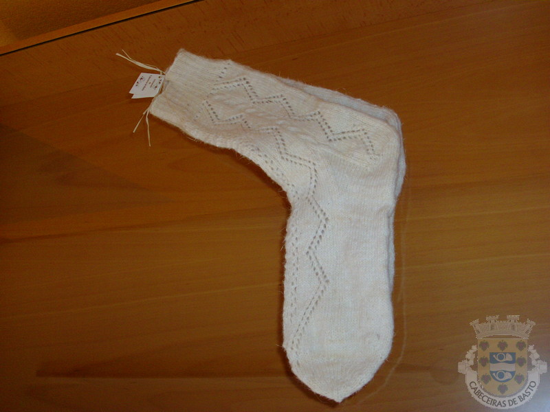 artesanato em lÆ - meias tradicionais (1).jpg