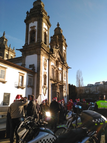 Concertos, caminhada, mercadinho e passeio de comboio