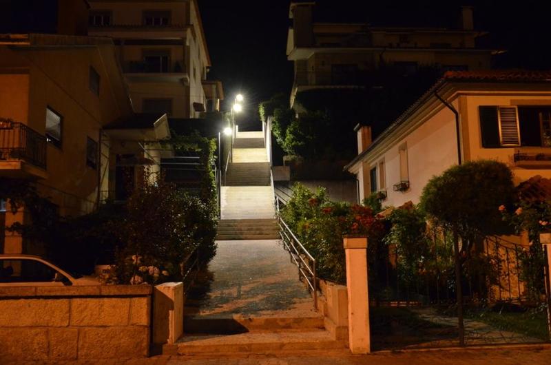 Escadarias iluminadas
