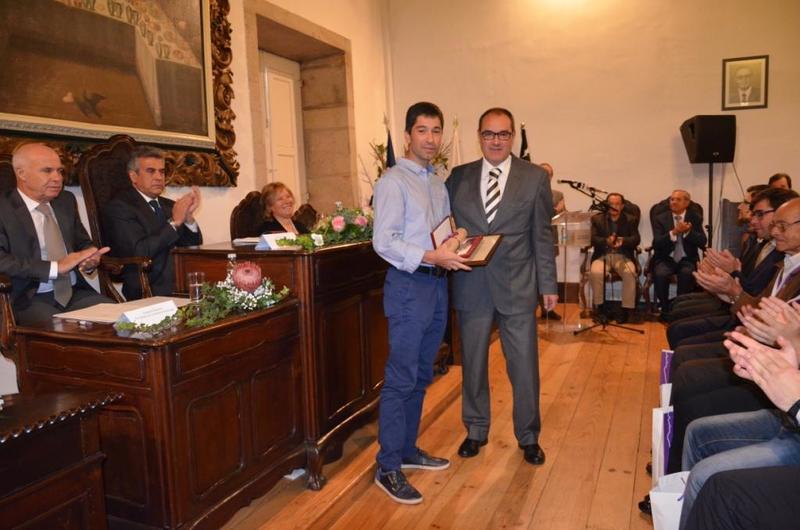 Homenagem a oito cidadãos e uma coletividade