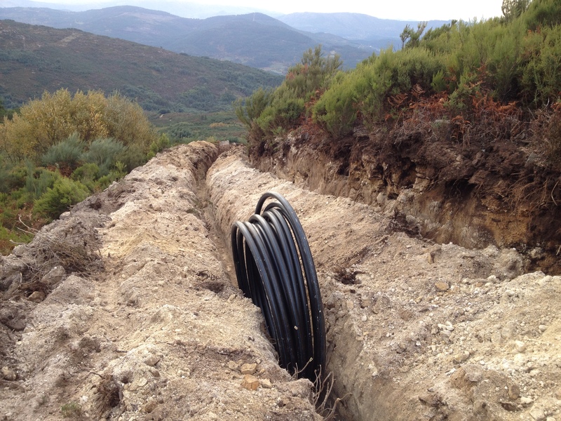 Construção de conduta para reforço de abastecimento de água em Moimenta - Cavez