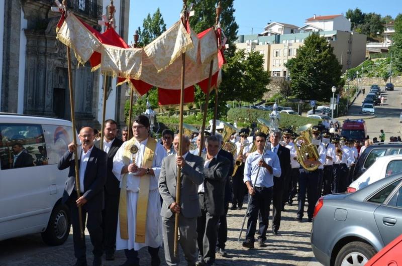 Procissão em honra de Nossa Senhora da Saúde
