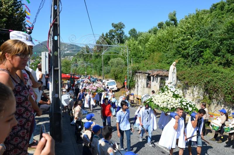 Procissão em honra de Nossa Senhora da Saúde
