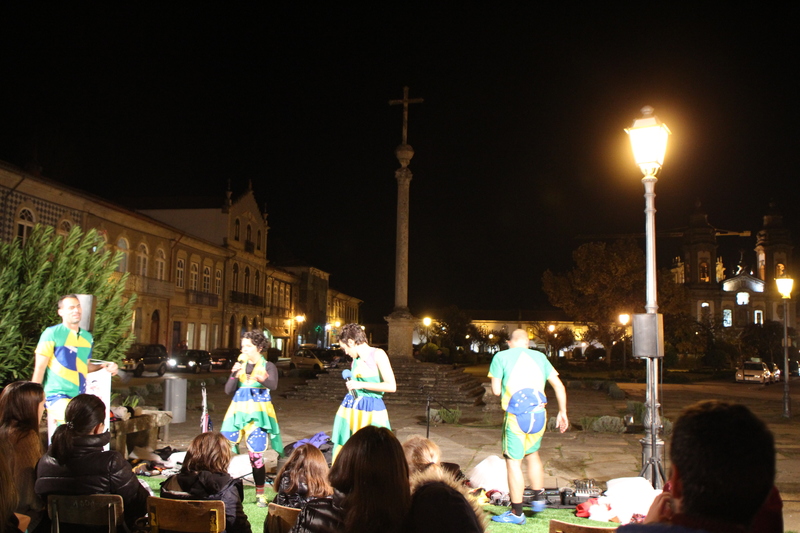  «Os Superficiais» na Praça da República