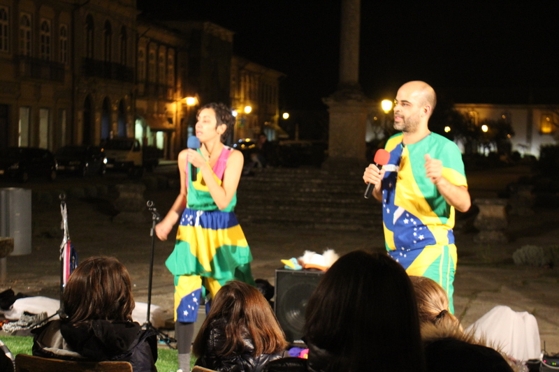  «Os Superficiais» na Praça da República