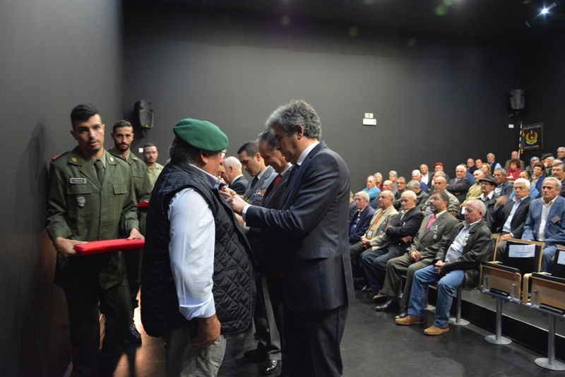 Distinguidos 39 ex-Combatentes