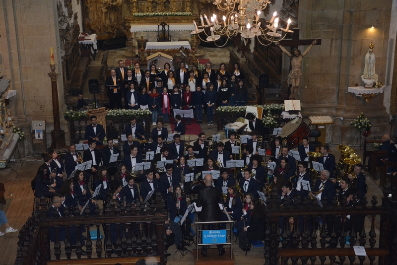 Leia mais sobre Banda Cabeceirense deu magnífico Concerto de Natal