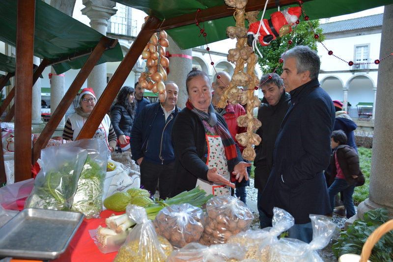 Leia mais sobre Mercadinho com danças e parada de Natal