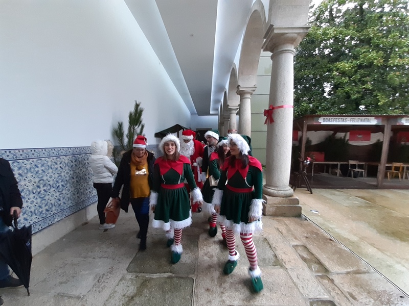 Mercadinho com danças e Parada de Natal