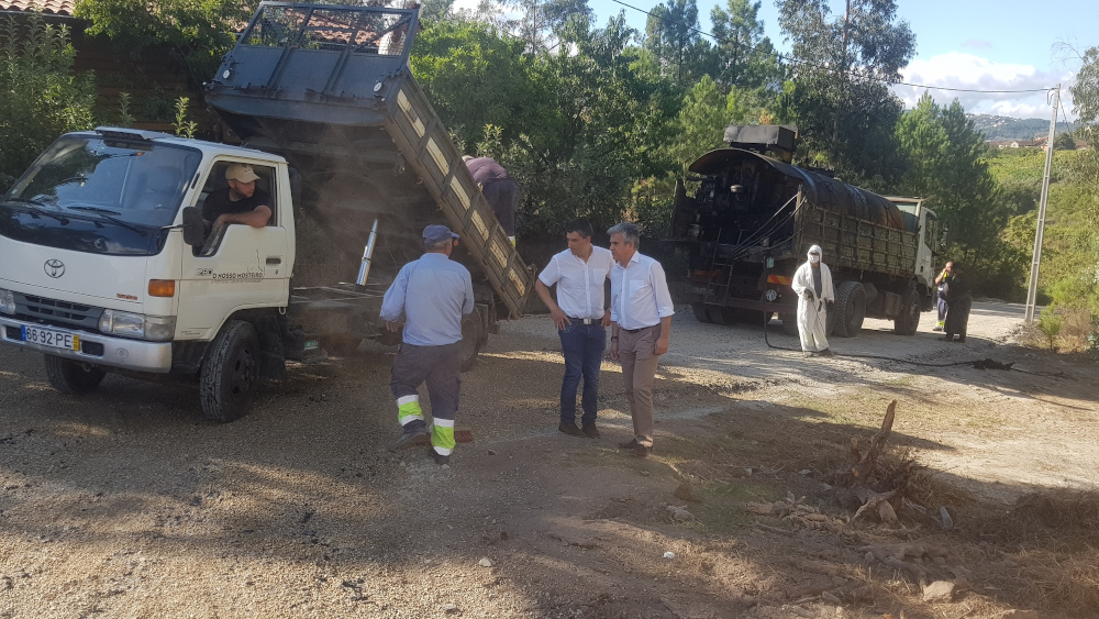 Estrada em Cavez