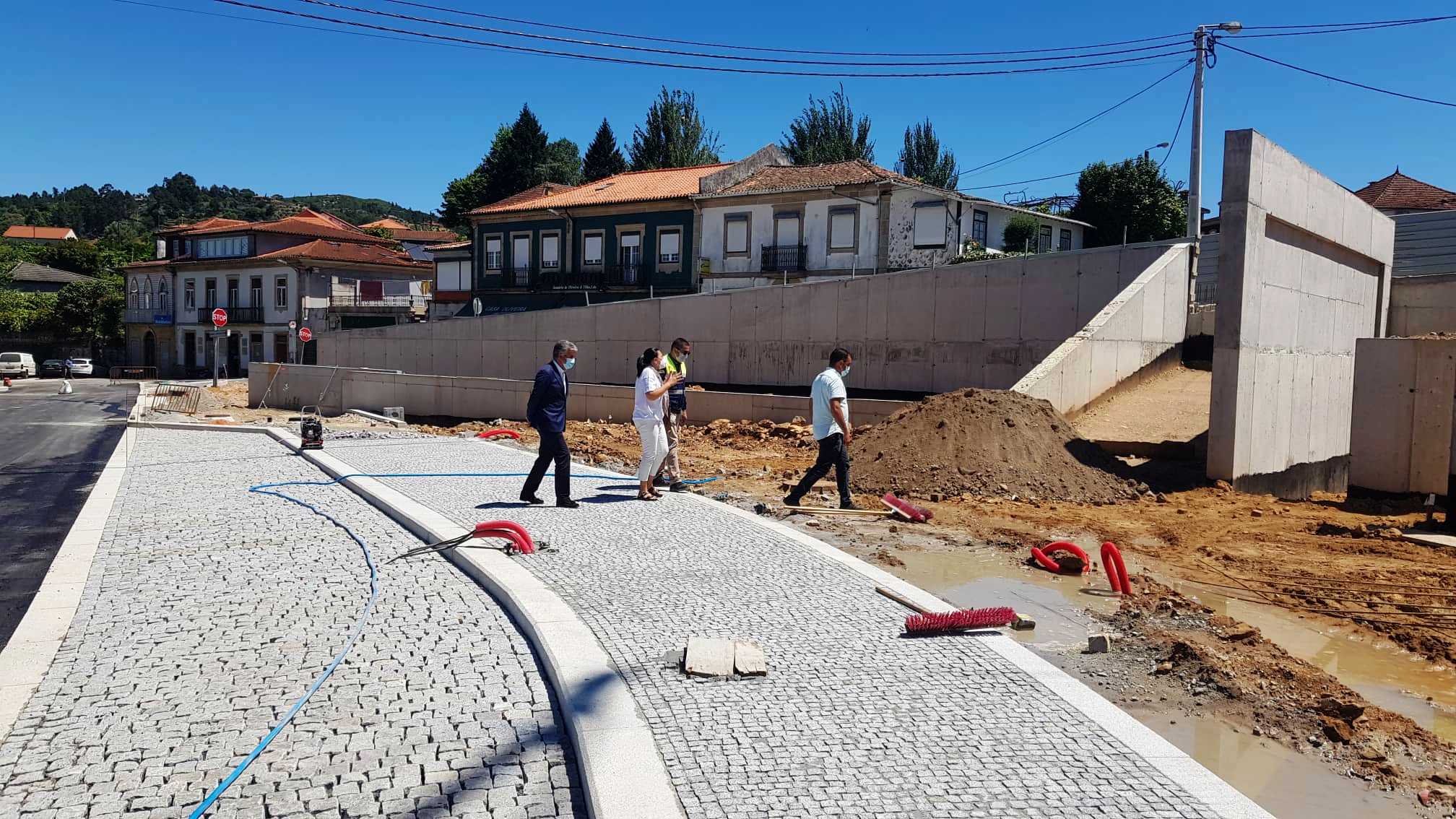 Avenida no Arco de Baúlhe