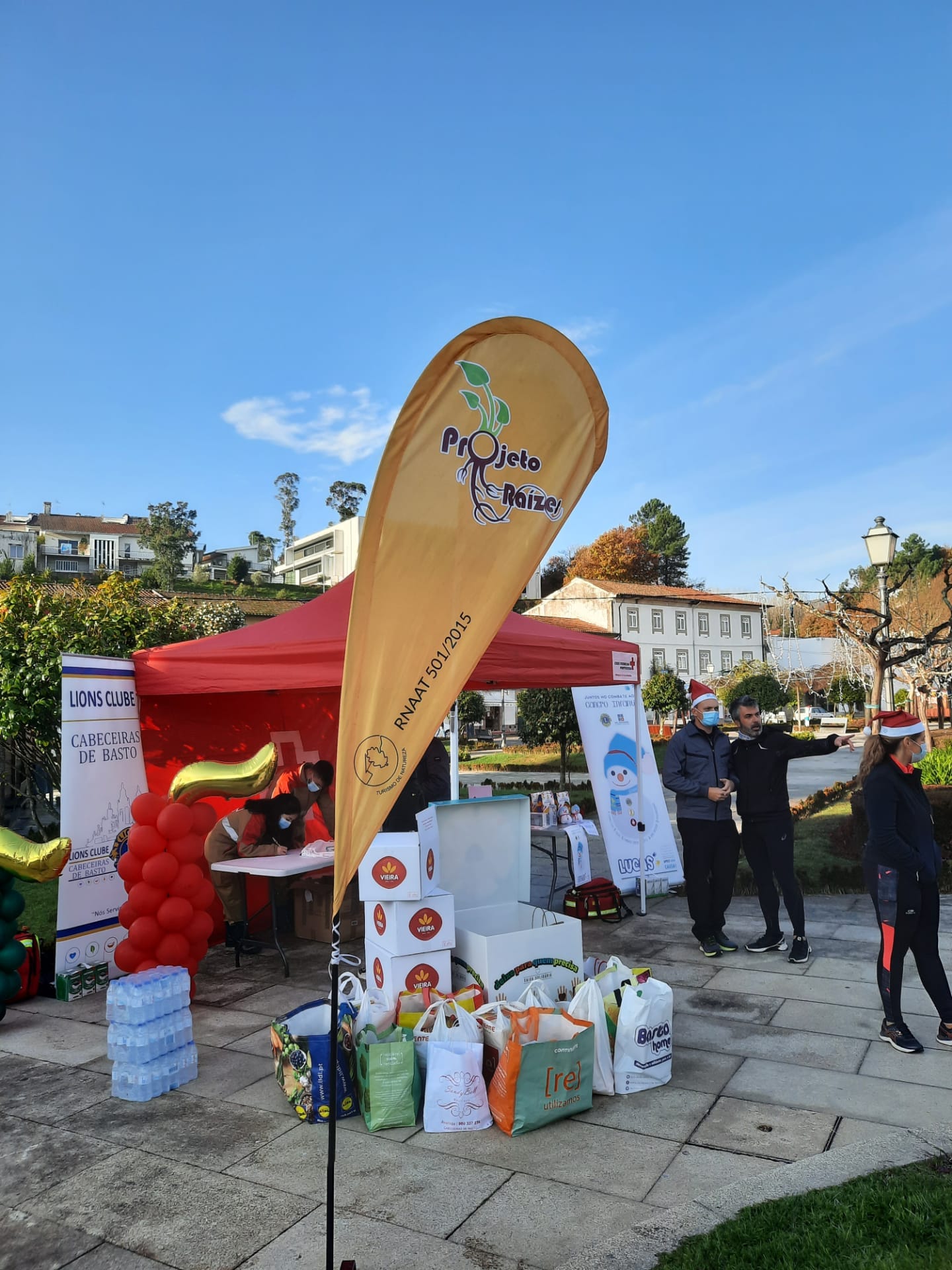 Parada de Natal e Mercadinho animaram Praça da República