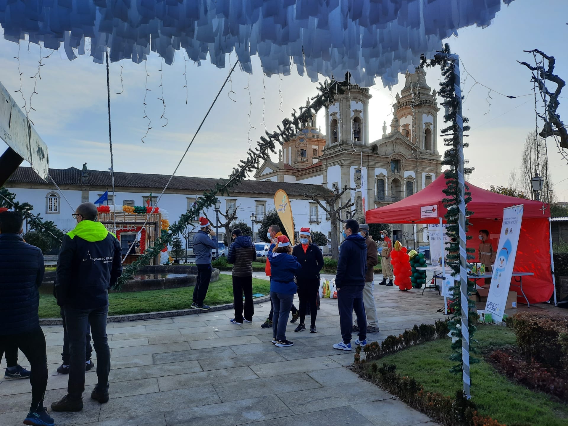 Parada de Natal e Mercadinho animaram Praça da República