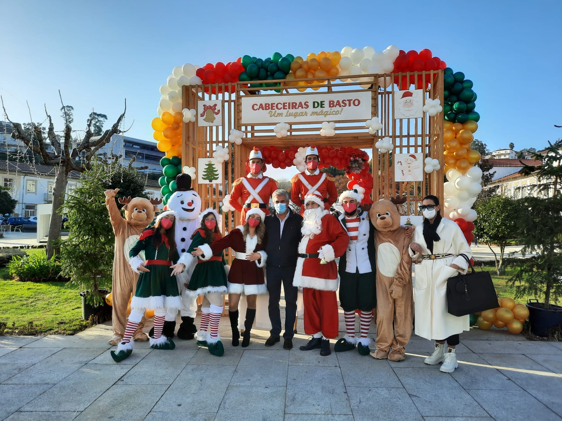 Parada de Natal e Mercadinho animaram Praça da República