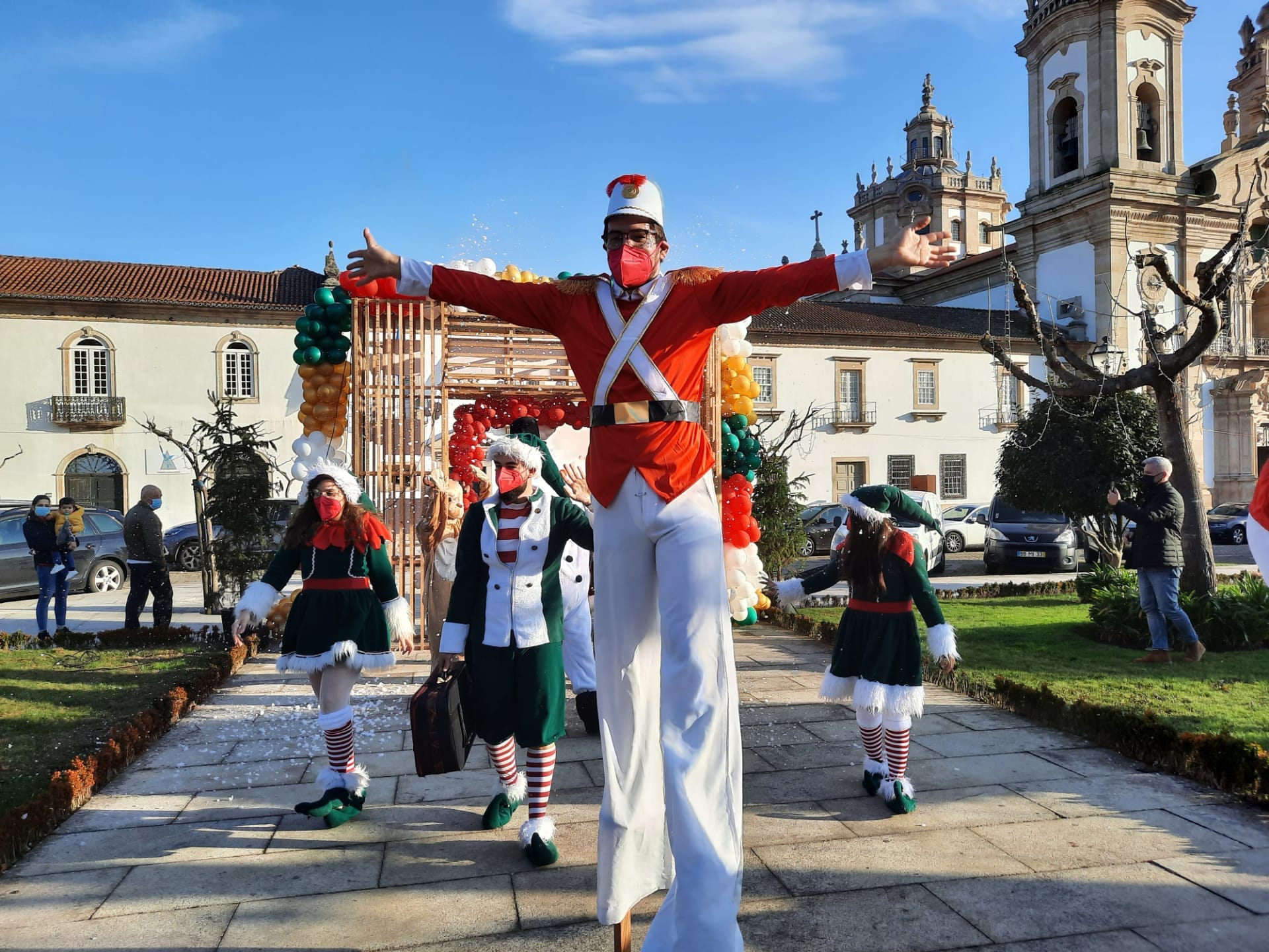 Parada de Natal e Mercadinho animaram Praça da República