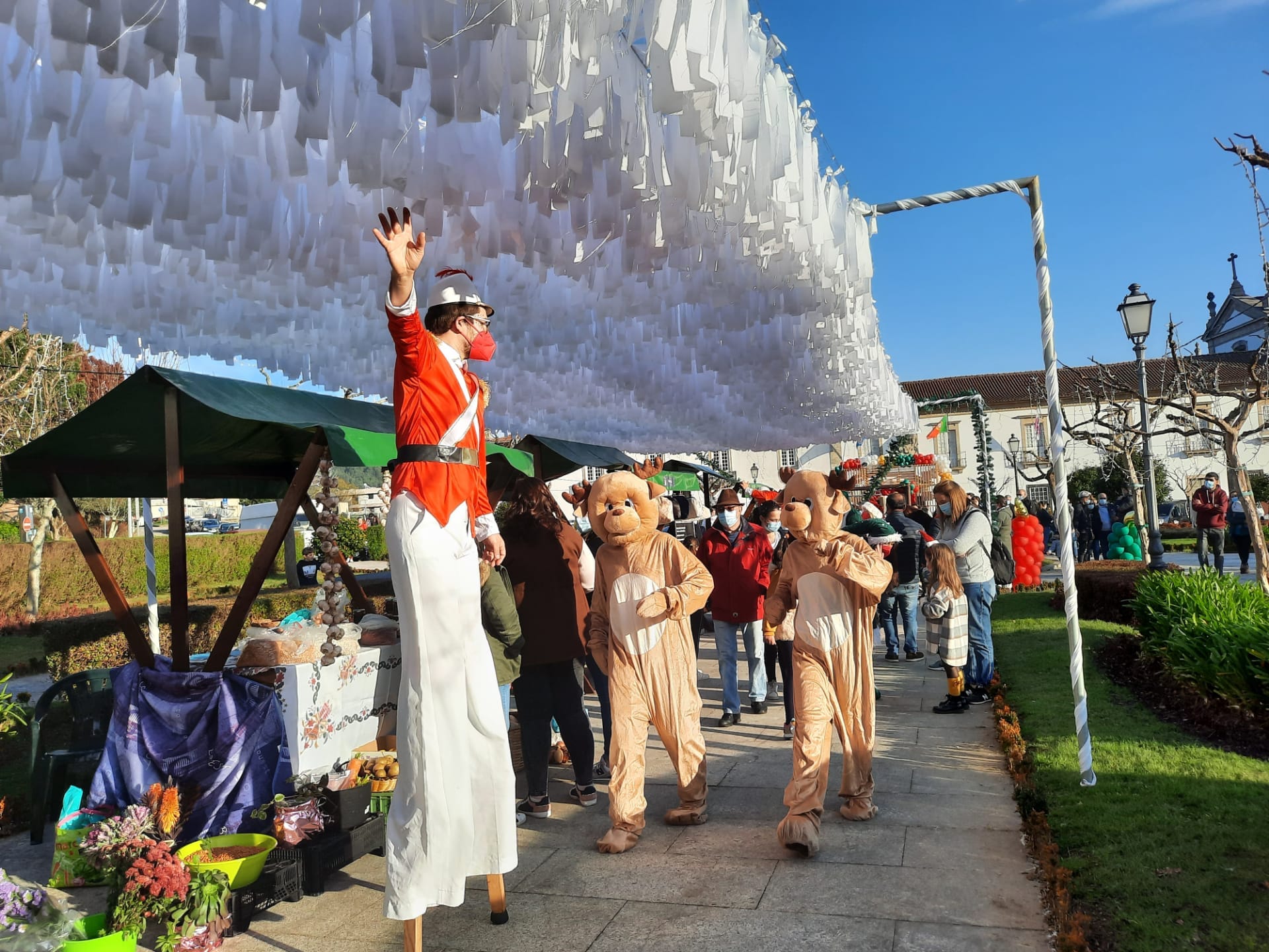 Parada de Natal e Mercadinho animaram Praça da República