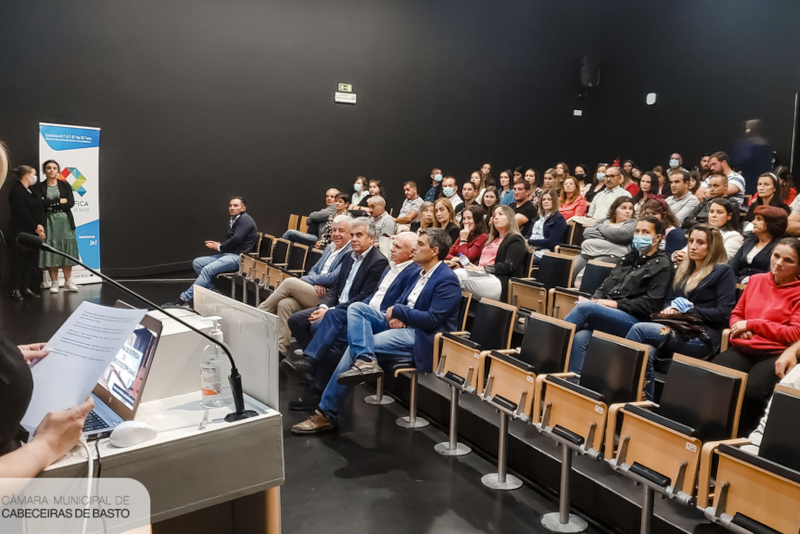 Leia mais sobre Presidente da Câmara na cerimónia de entrega de diplomas do