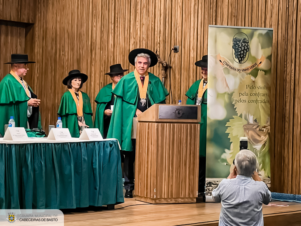 Leia mais sobre Francisco Alves entronizado Confrade Honorário da Confraria do Vinho Verde