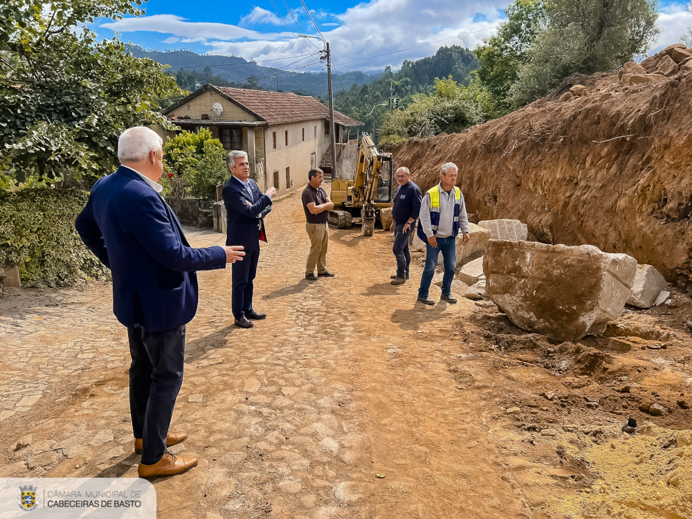 Leia mais sobre Presidente da Câmara visitou obra na Rua 5 de Outubro,