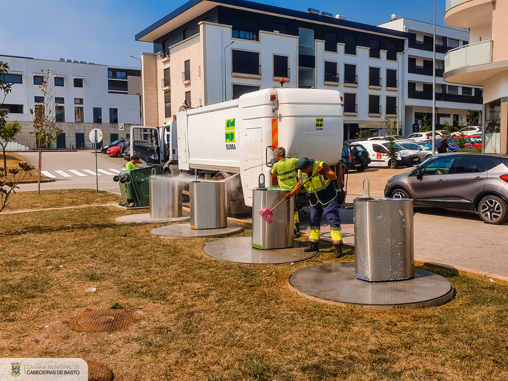 Câmara Municipal limpa e desinfeta contentores de lixo, ecopontos e viaturas de recolha