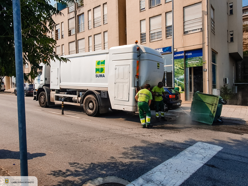 Câmara Municipal limpa e desinfeta contentores de lixo, ecopontos e viaturas de recolha