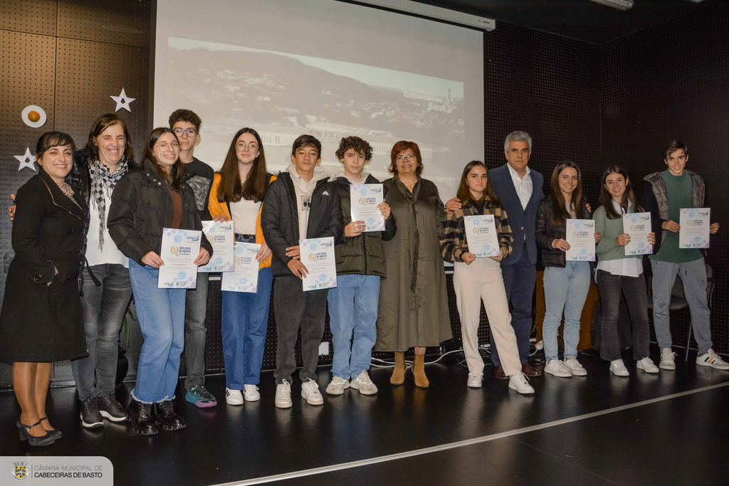 Leia mais sobre Presidente da Câmara na entrega de diplomas de mérito do