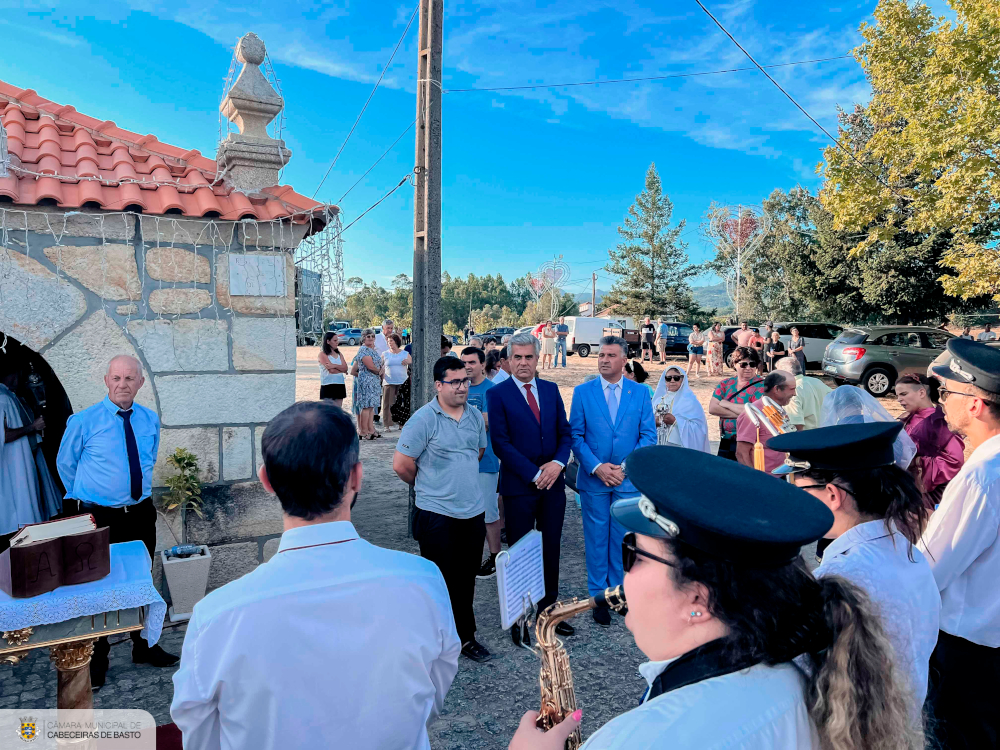 Presidente da Câmara na procissão em honra de Santa Bárbara em Pedraça