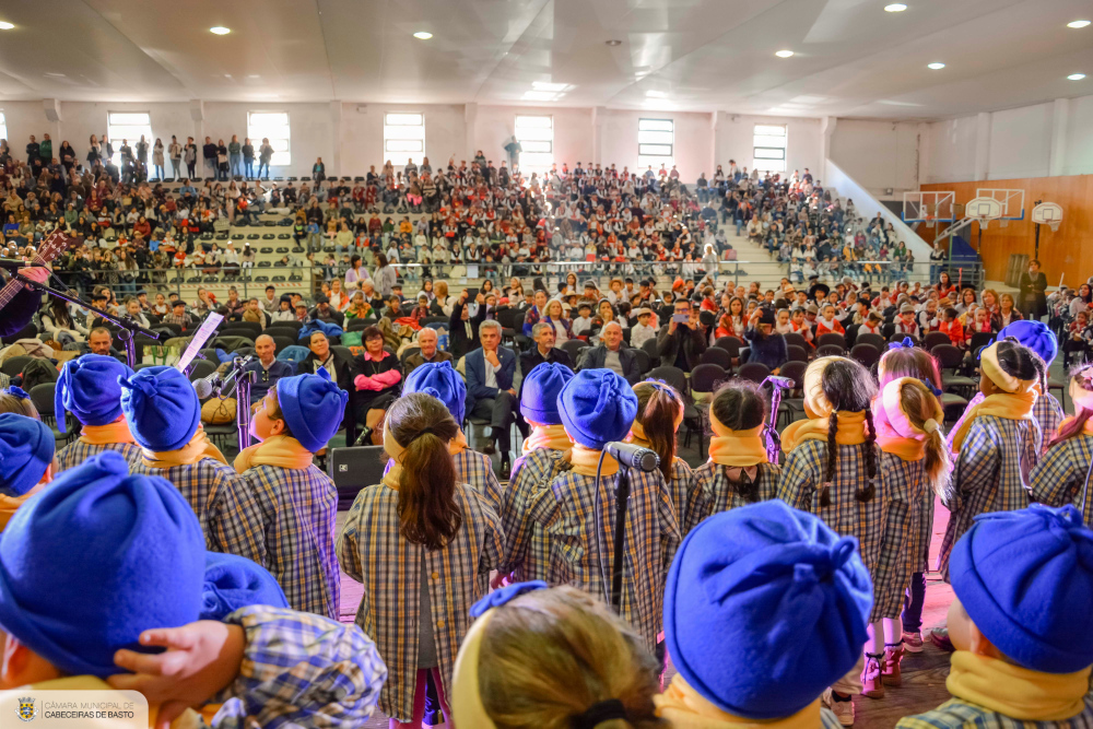 Reis das Escolas (en)cantaram no Pavilhão de Refojos