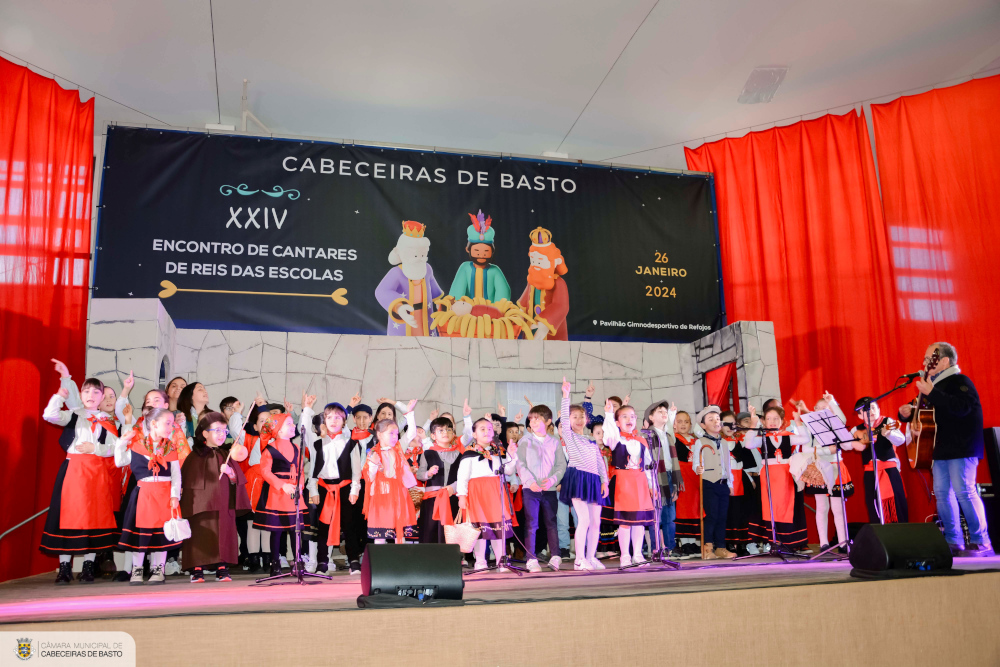 Reis das Escolas (en)cantaram no Pavilhão de Refojos