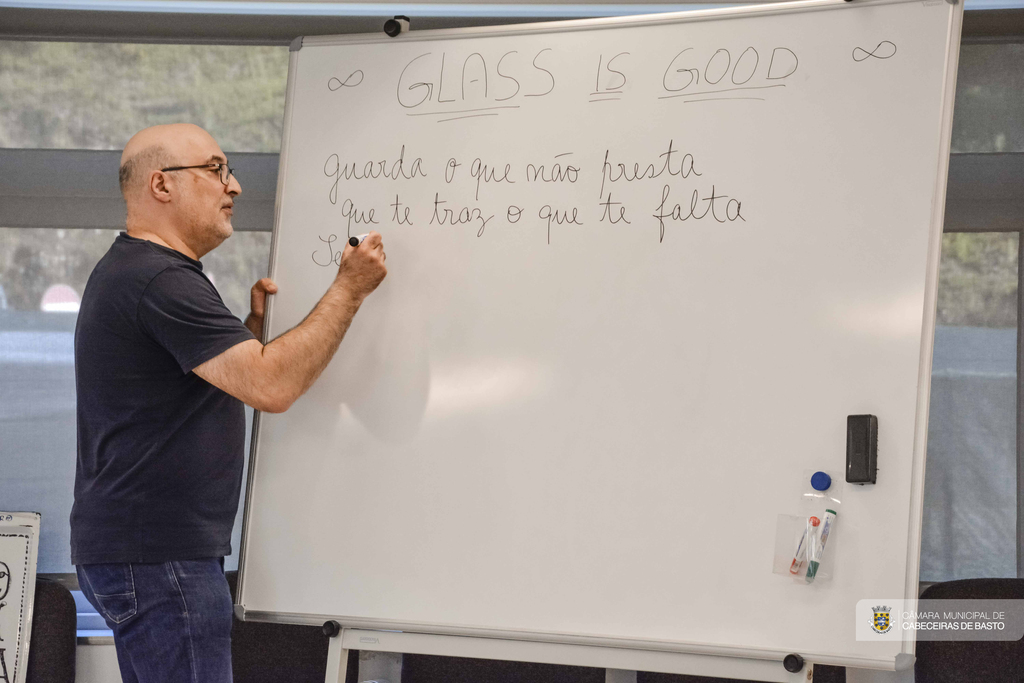 Do Lixo se faz Música