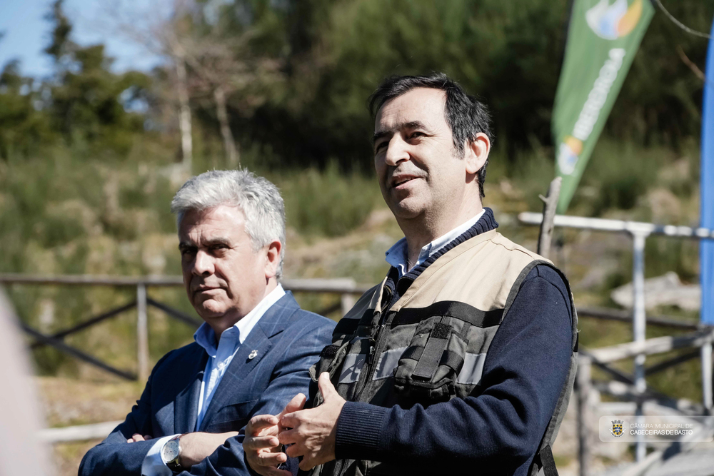 Bosque autóctone com lódão