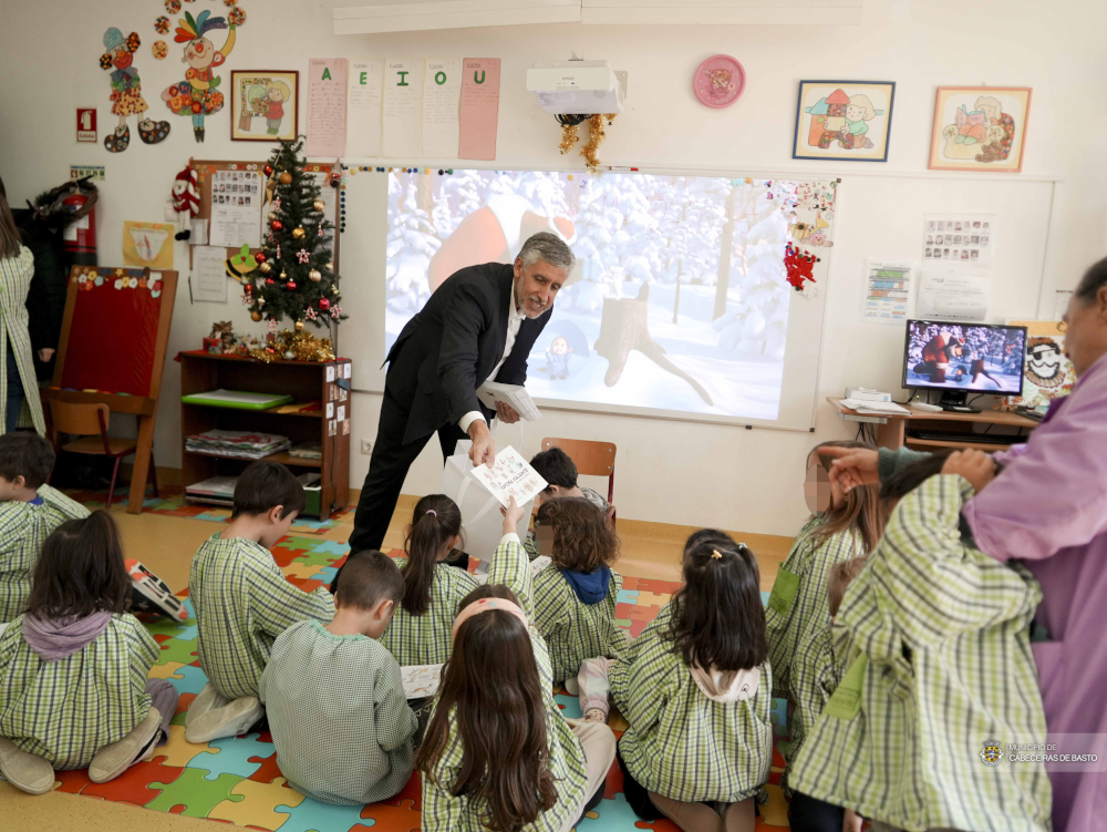 Crianças recebem banda desenhada sobre a Serra da Cabreira neste Natal