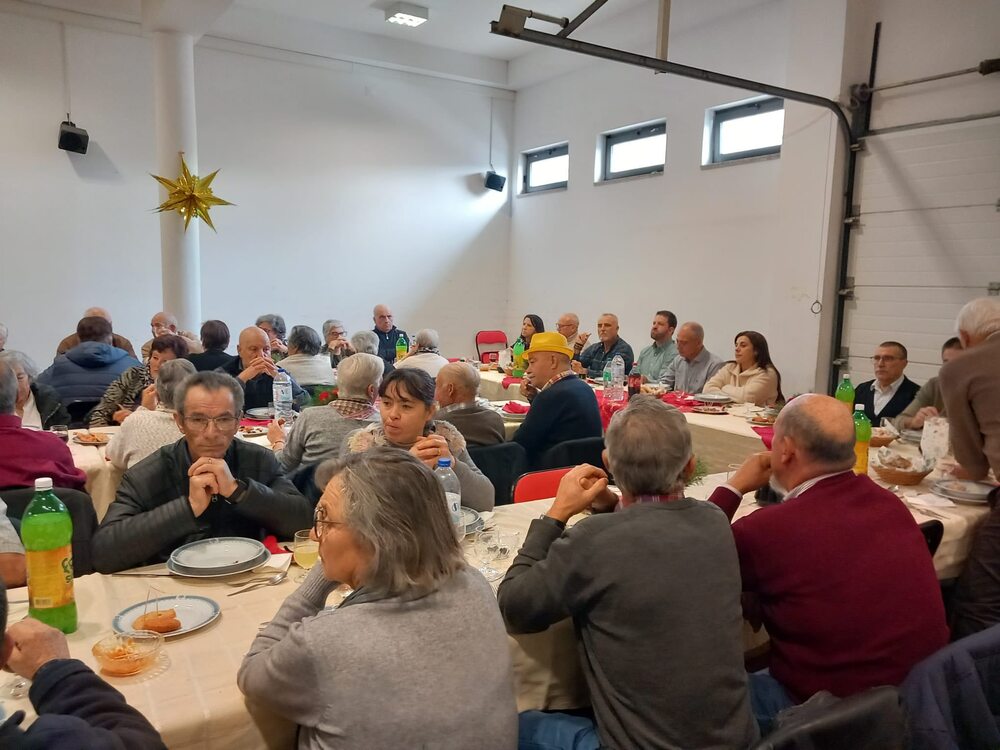 Junta de Freguesia de Cavez juntou seniores em convívio natalício