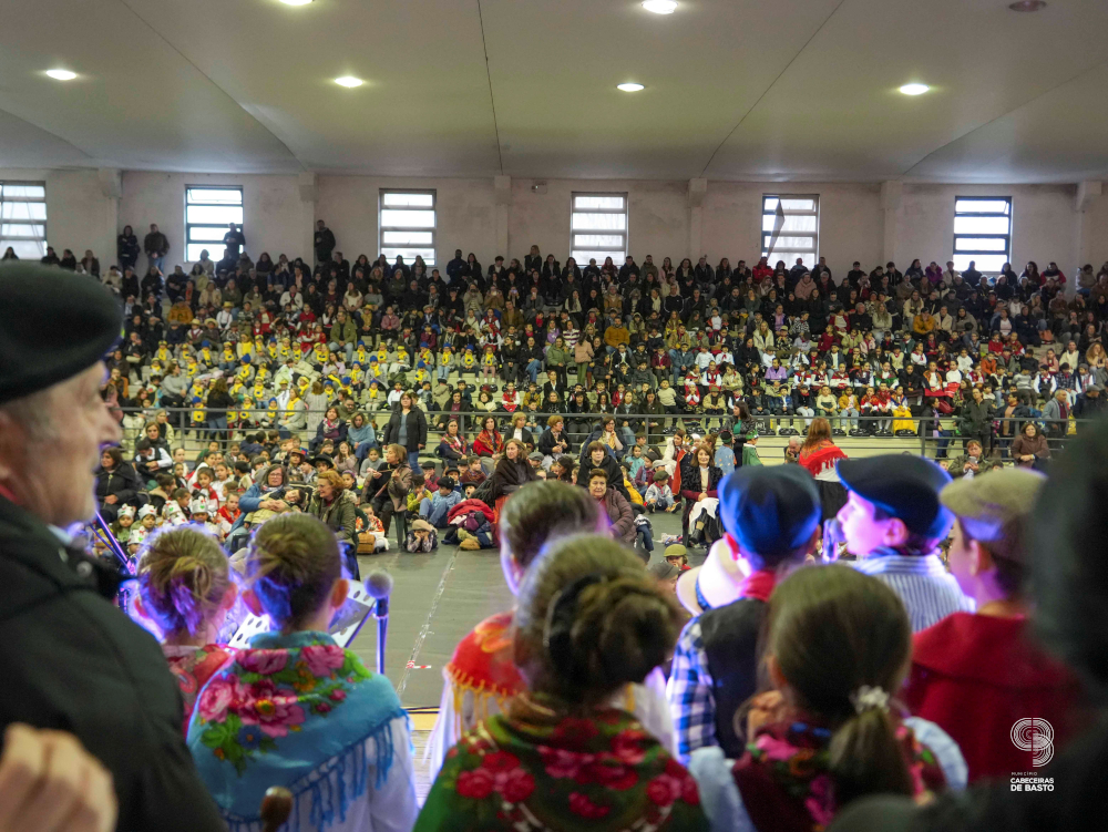 Leia mais sobre Crianças das escolas cantaram os Reis