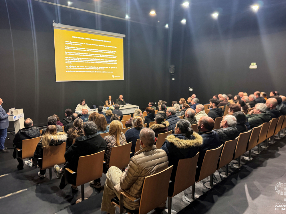 Leia mais sobre Sessão pública sobre a reorganização da Feira Semanal muito participada