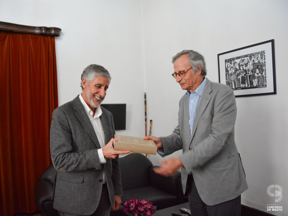 Leia mais sobre Pedro Tavares oferece obra ao presidente da Câmara