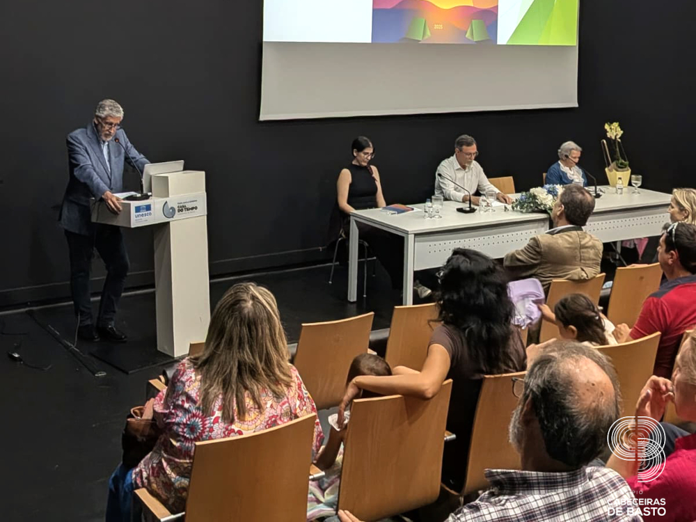 Presidente da Câmara na apresentação da obra «Infinito Pensamento»