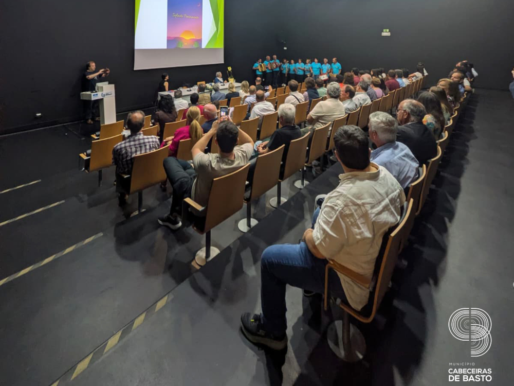 Presidente da Câmara na apresentação da obra «Infinito Pensamento»