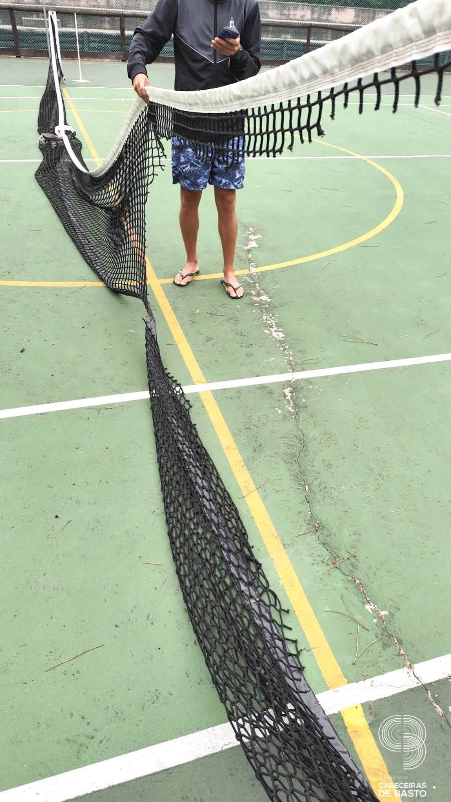 Polidesportivo de Vinha de Mouros vandalizado
