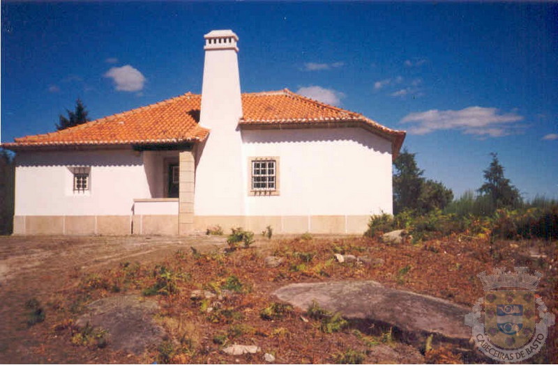 CASAS FLRESTAS DE APOIO AO TURISMO NA ZONA DE MONTANHA DESTE.jpg