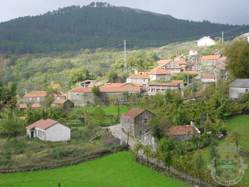 BUSTELIBERNE - ALDEIA DA SERRA DA CABREIRA.jpg