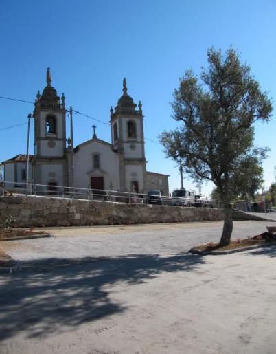 Parque de Estacionamento na envolvente à Igreja Paroquial de Cabeceiras de Basto